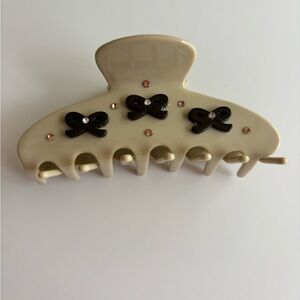Cream Bow Accent Hair Claw Clip